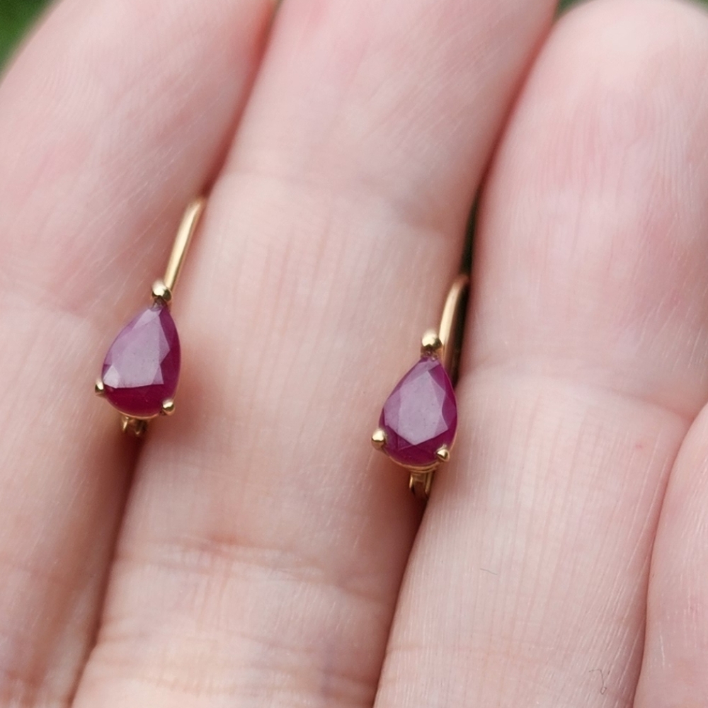 10kt gold teardrop faceted ruby small earrings - Picture 5 of 8